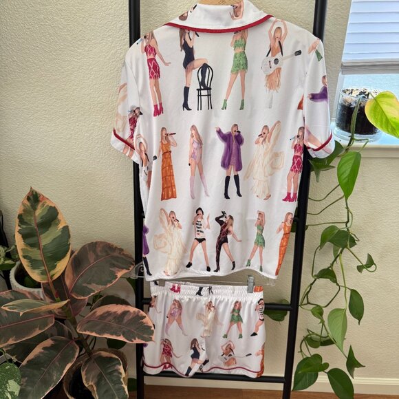 Taylor Swift Era's Tour Short Sleeve Matching PJ Set Size Small/Medium - Picture 4 of 6